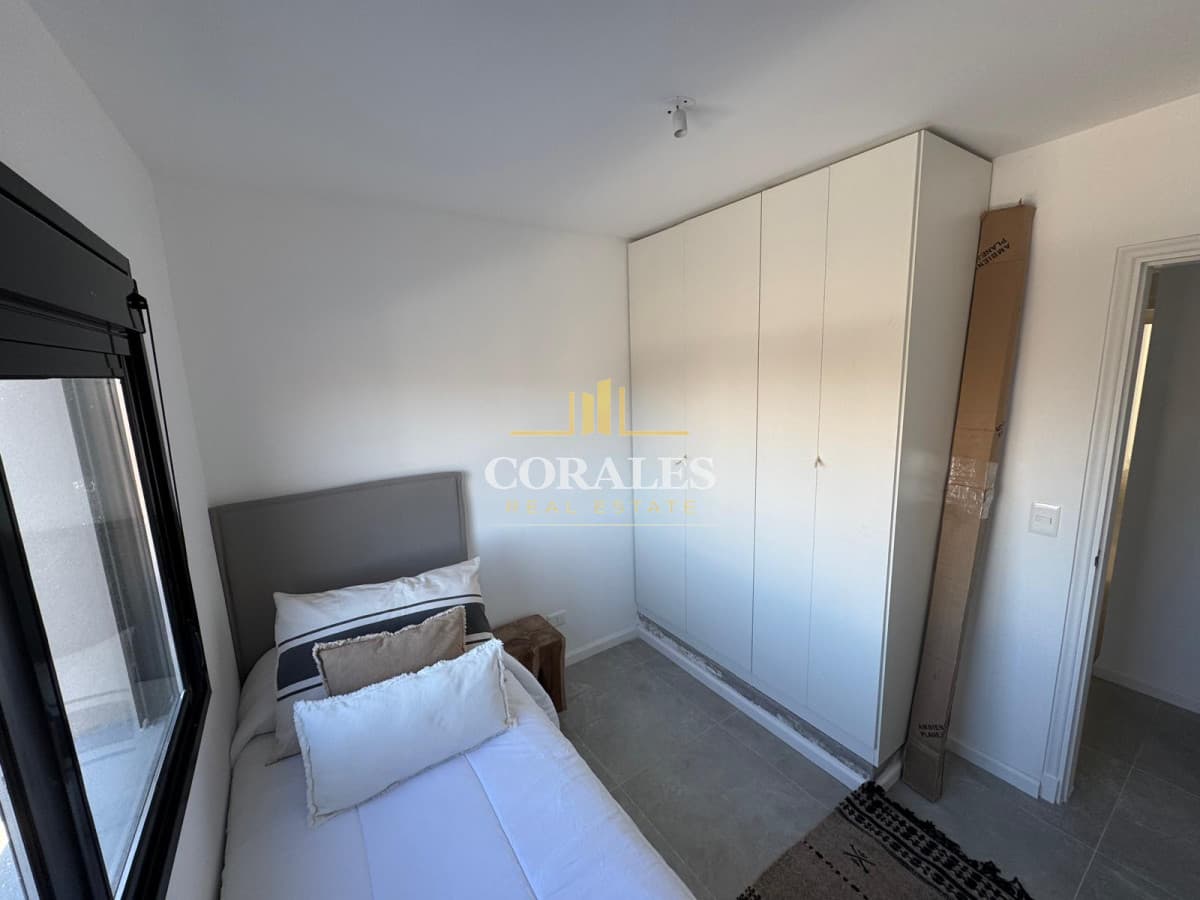 Venta departamento, 2 dormitorios con balcón.