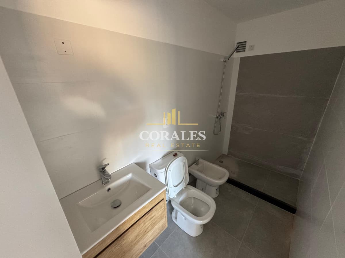 Venta departamento, 2 dormitorios con balcón.