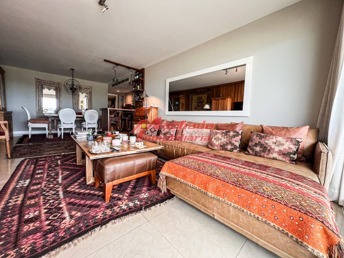 Apartamento en venta playa mansa, piso alto, con todos los servicios