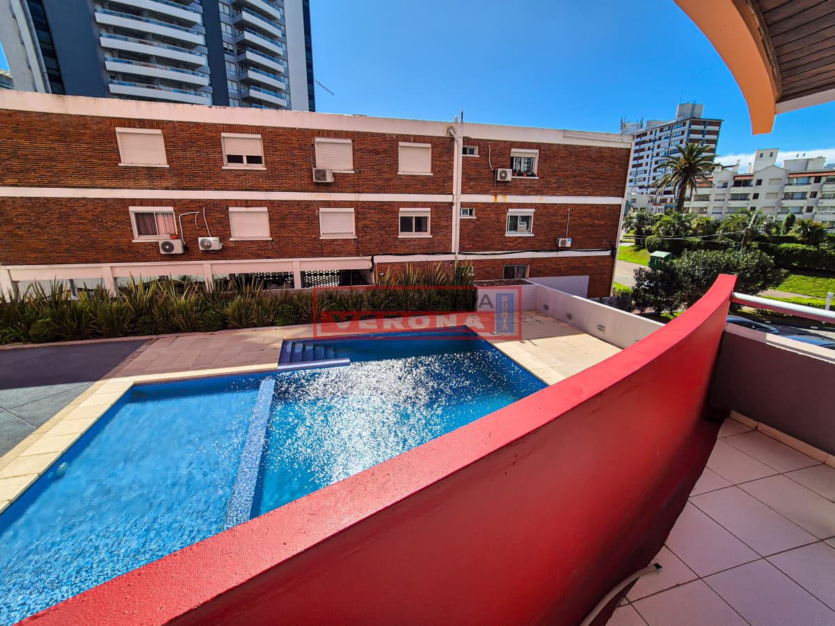 Venta Apartamento 2 Dormitorios y Servicio edificio Scorpio Playa Brava Punta del Este - Inmobiliaria Verona Punta