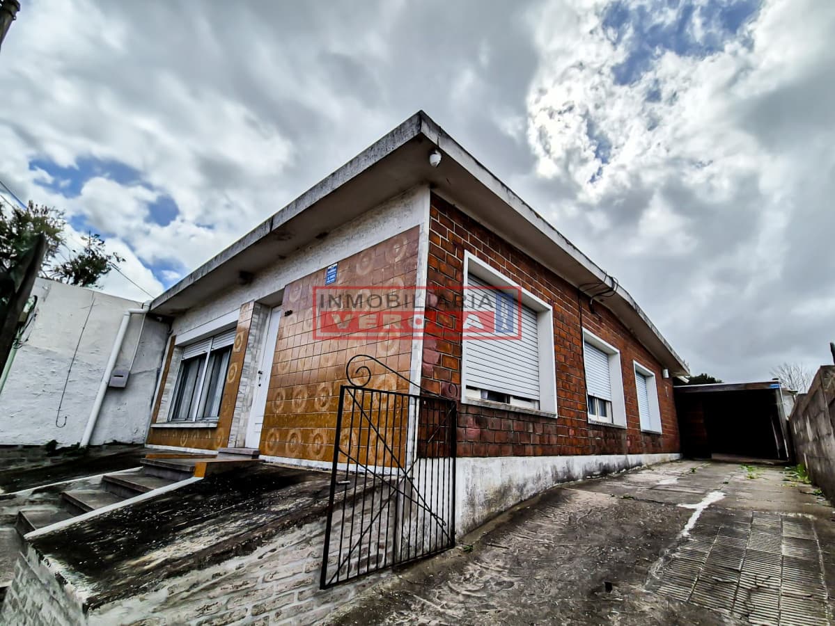 Venta Casa con Piscina Climatizada Centro San Carlos - Inmobiliaria Verona Punta