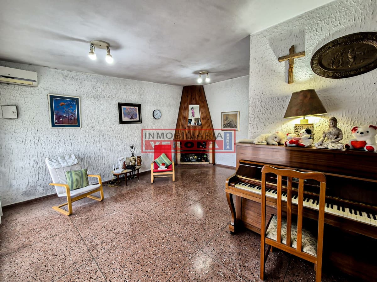 Venta Casa con Piscina Climatizada Centro San Carlos - Inmobiliaria Verona Punta