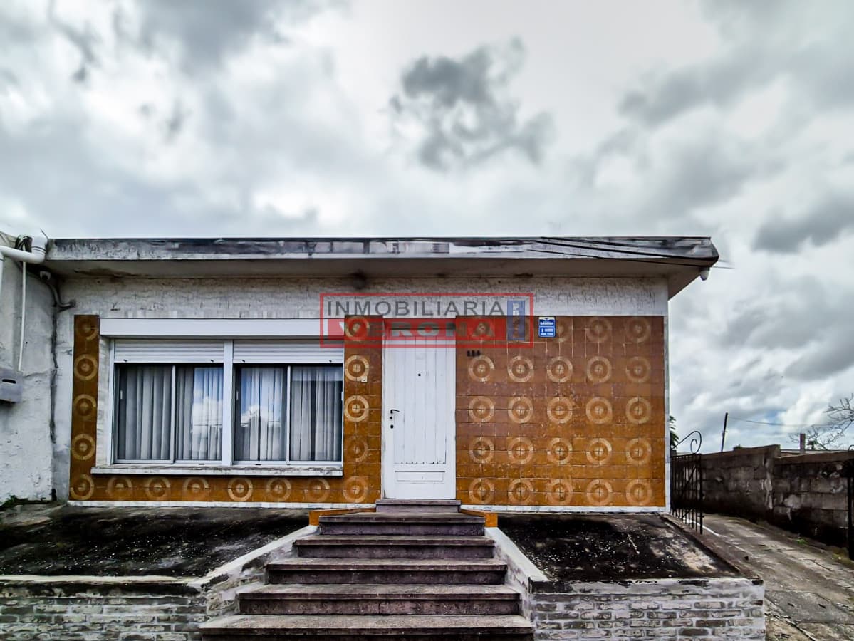 Venta Casa con Piscina Climatizada Centro San Carlos - Inmobiliaria Verona Punta