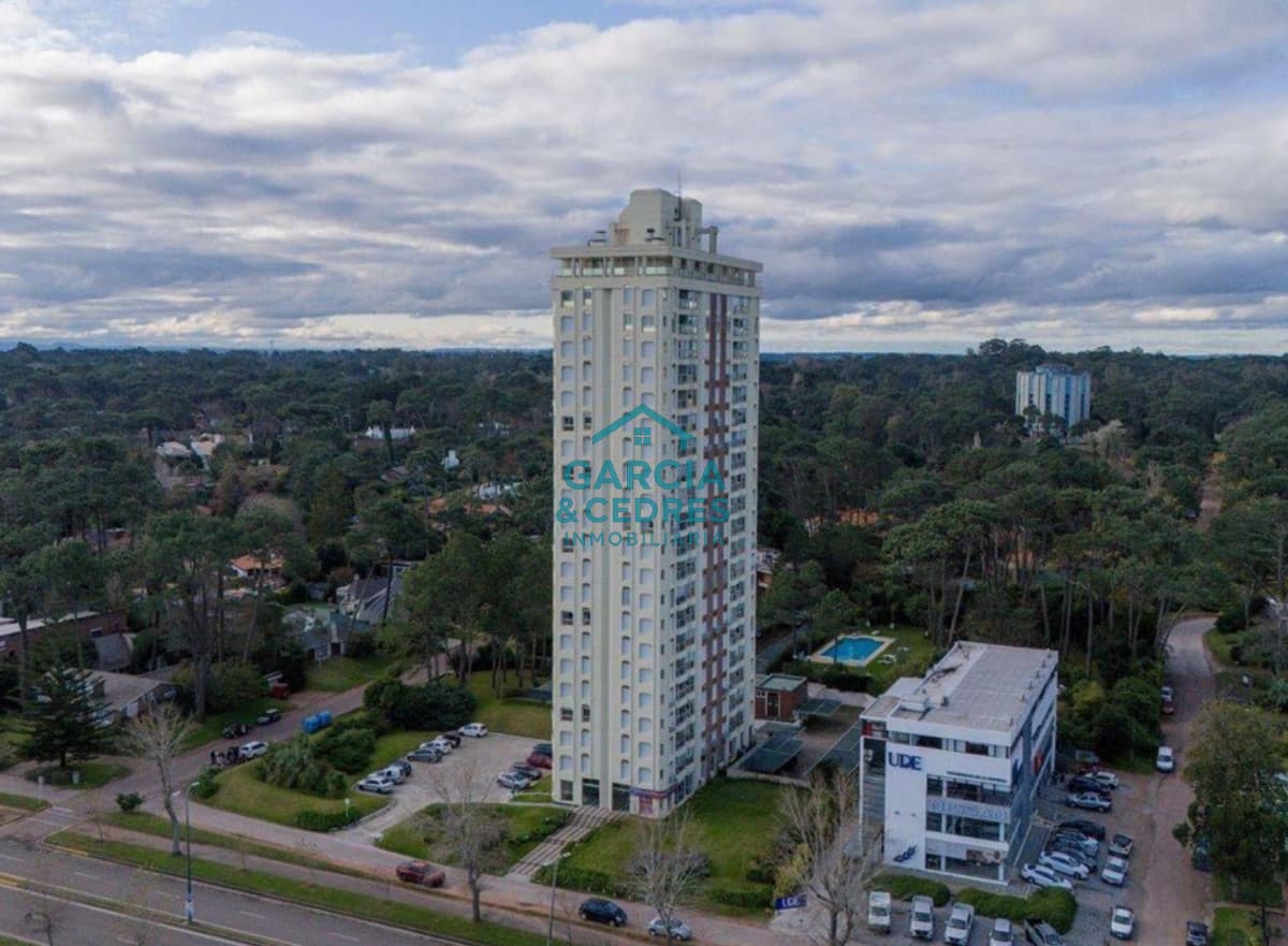 EDIFICIO FONTAINBLEAU APTO DE 3 DORM + 2 BAÑOS