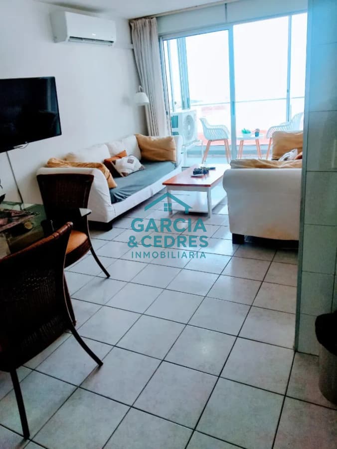 Apartamento 2 Dormitorios y 2 Baños con Cochera y Baulera - Amueblado, a Pasos del Mar y Gorlero