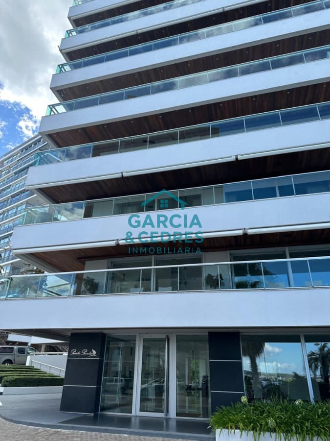 Edificio Puerto Punta -Exclusivo Apartamento 4 Dormitorios + Servicio Completo