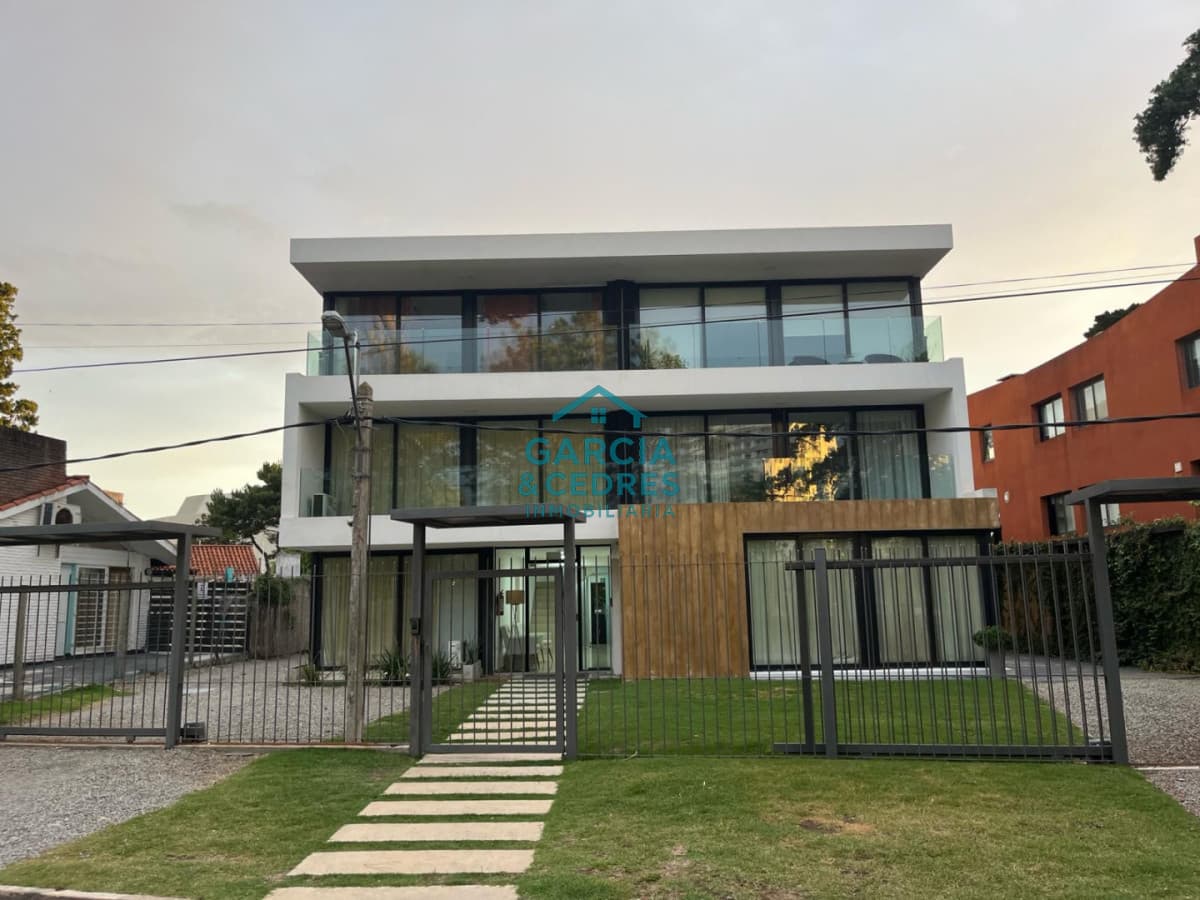 Oportunidad Alquilo apto a pasos del punta shopping 1 dorm y 1 baño  -