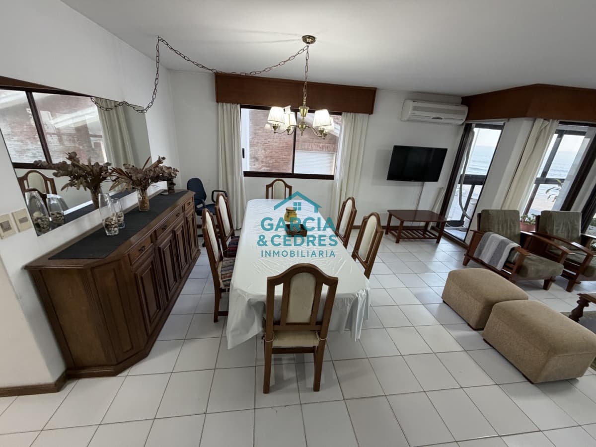Apartamento en primera línea en Playa El Emir, Peninsula
