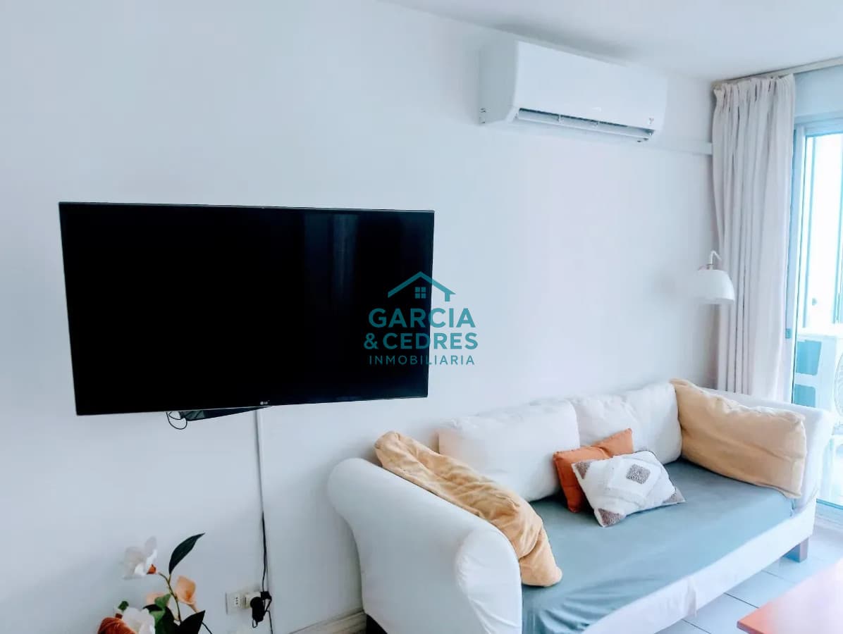 Apartamento 2 Dormitorios y 2 Baños con Cochera y Baulera - Amueblado, a Pasos del Mar y Gorlero