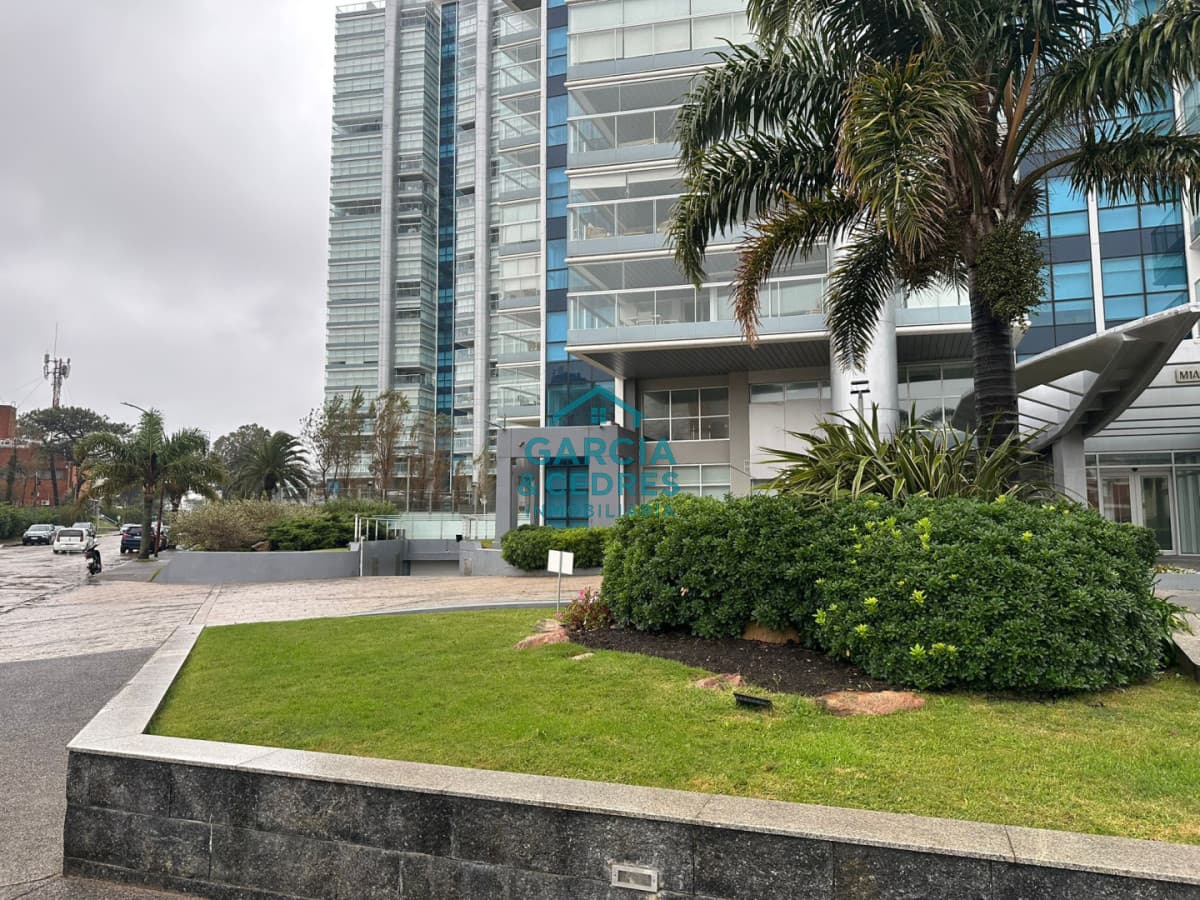 Miami Boulevard, Punta del Este.  Apartamento de 2 dormitorios y 2 baños