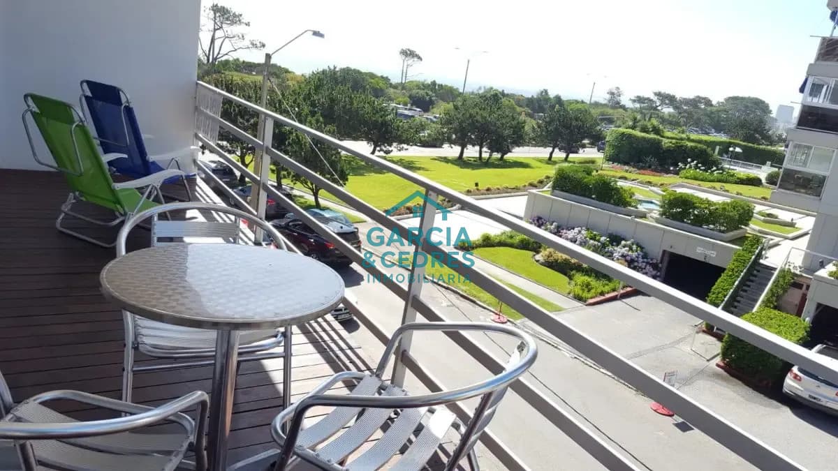 hermoso apartamento en venta de 2 dormitorios en primera linea de playa mansa