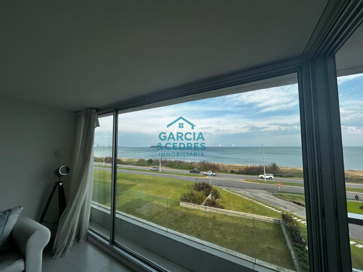 Apto Torre Lumiere Frente a Playa Mansa 2 Dorm + Dependencia de servicio