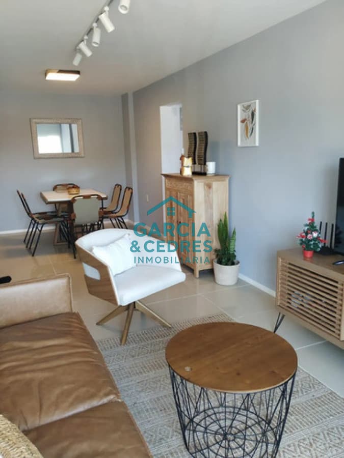 Moderno apartamento sobre Av. Roosevelt - Punta del Este