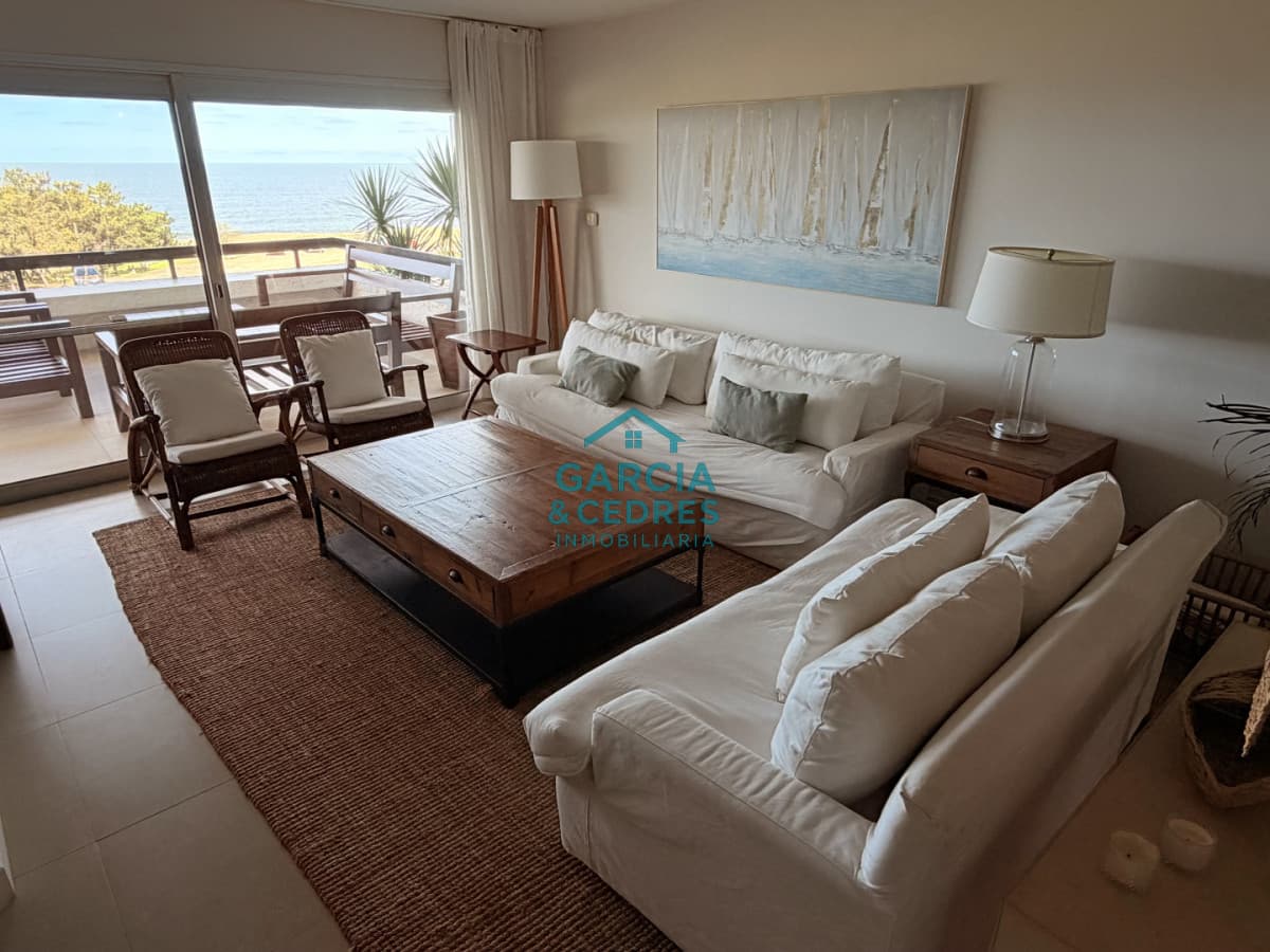 Apartamento de 4 dormitorios frente al mar - Punta del Este
