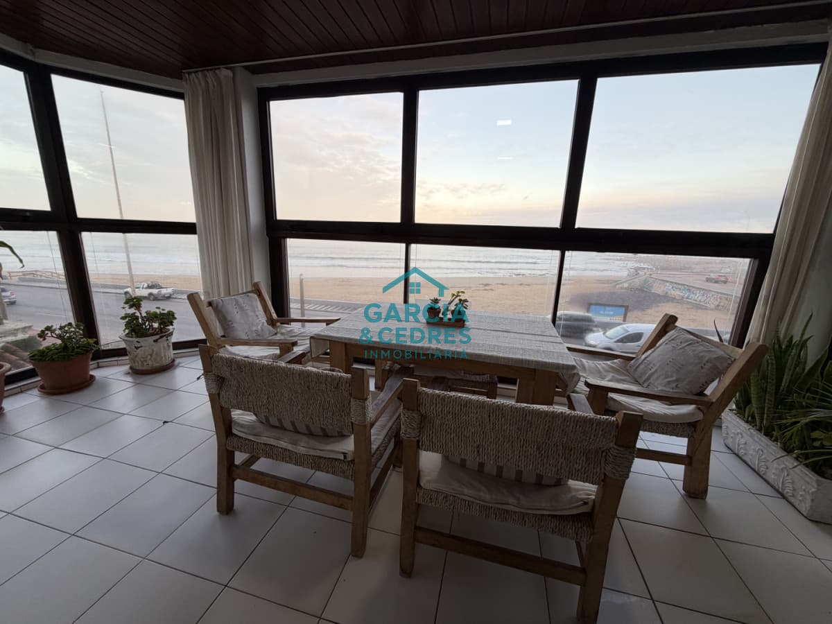 Apartamento en primera línea en Playa El Emir, Peninsula