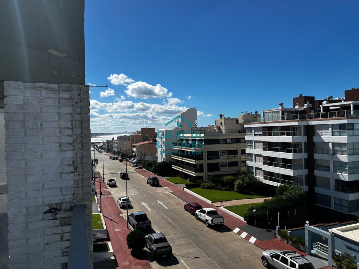 Apto 3 dorm + dependencia de servicio con baño Edificio Vendaval