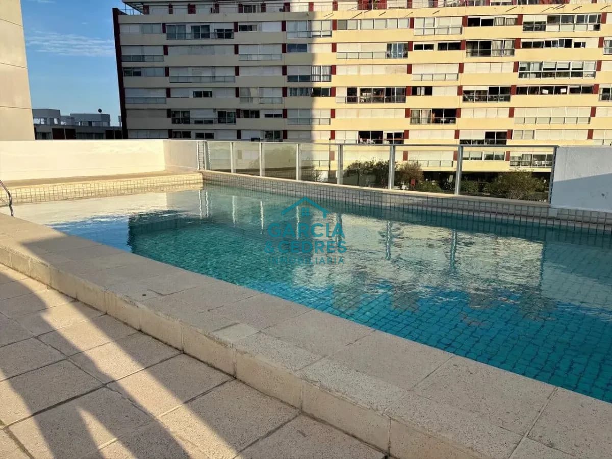 Apartamento 2 Dormitorios y 2 Baños con Cochera y Baulera - Amueblado, a Pasos del Mar y Gorlero