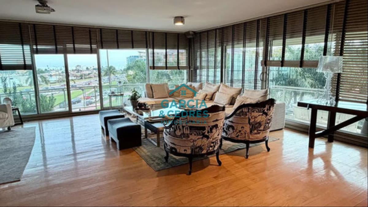 Apartamento de lujo en Torre Caelus - Puerto del Buceo, Montevideo