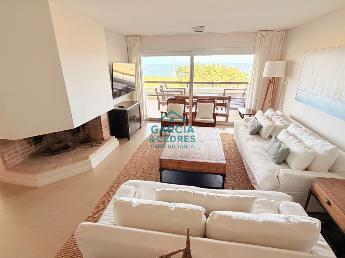 Apartamento de 4 dormitorios frente al mar - Punta del Este