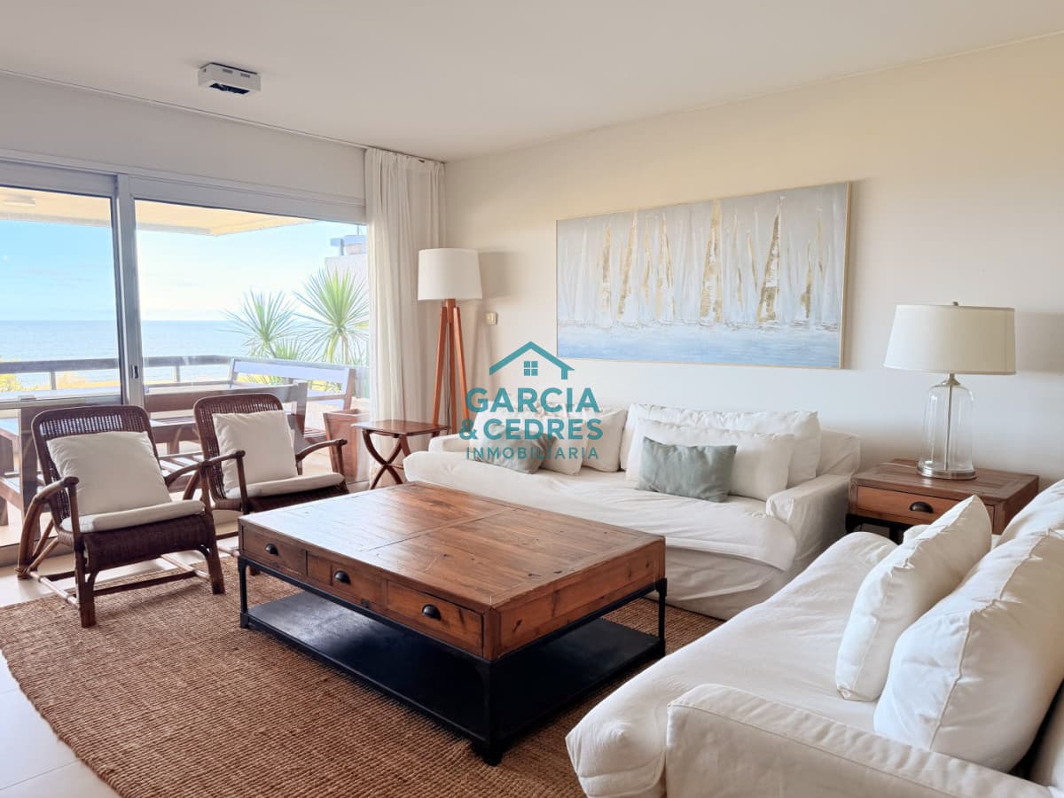 Apartamento de 4 dormitorios frente al mar - Punta del Este