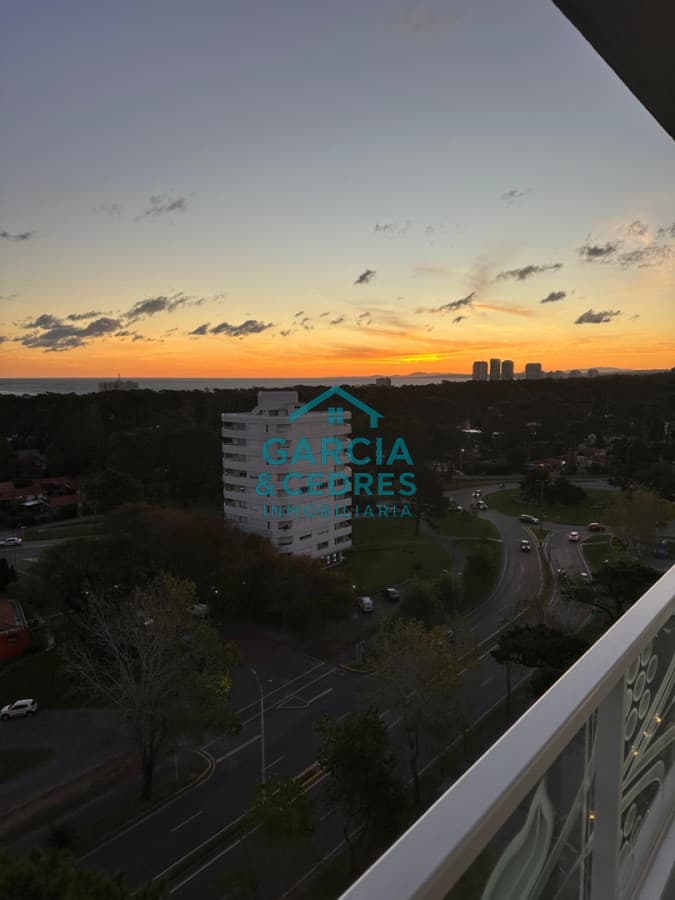 Alquiler invernal Apto de 1 1/2 dorm y 2 baños en torre YOO   -