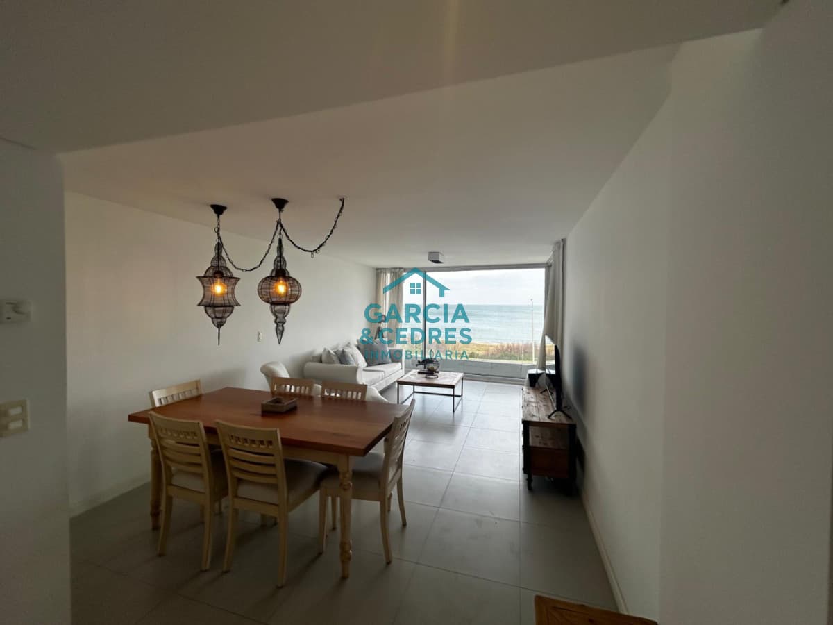 Apto Torre Lumiere Frente a Playa Mansa 2 Dorm + Dependencia de servicio