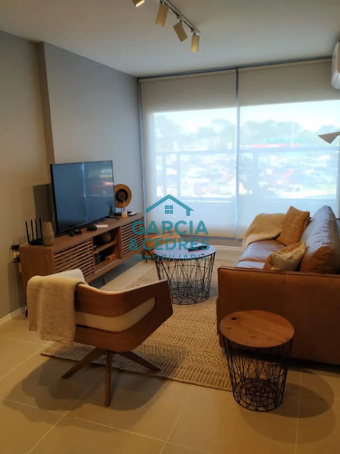 Moderno apartamento sobre Av. Roosevelt - Punta del Este
