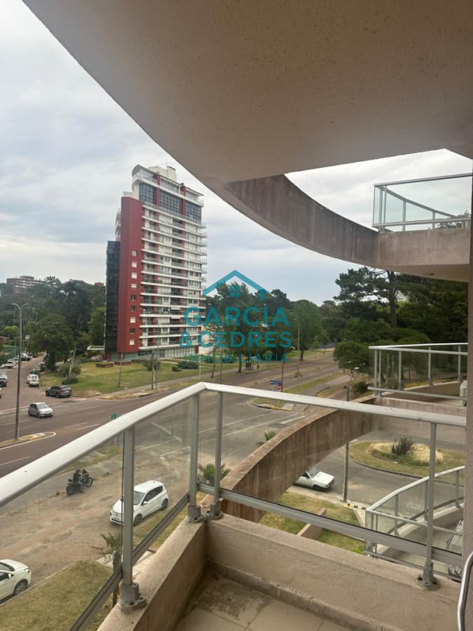 ALQUILER DE TEMPORADA EN EDIFICIO STRADIVARIUS APTO 1 DORM. 1 BAÑO   -