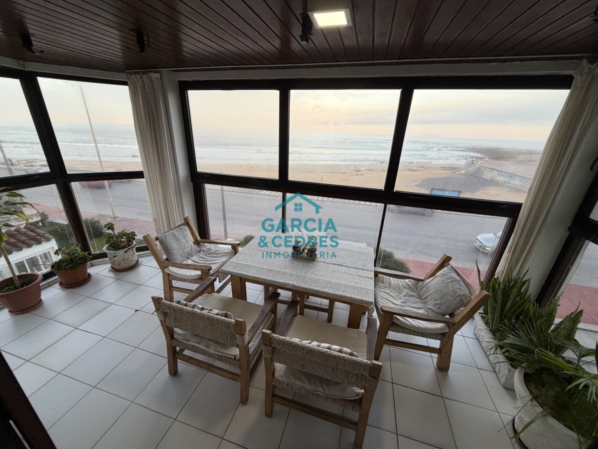 Apartamento en primera línea en Playa El Emir, Peninsula