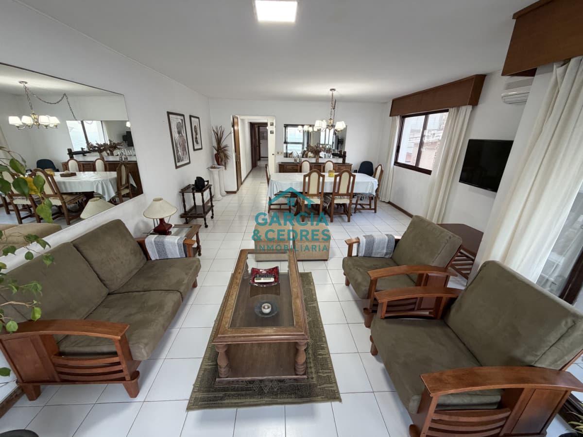 Apartamento en primera línea en Playa El Emir, Peninsula