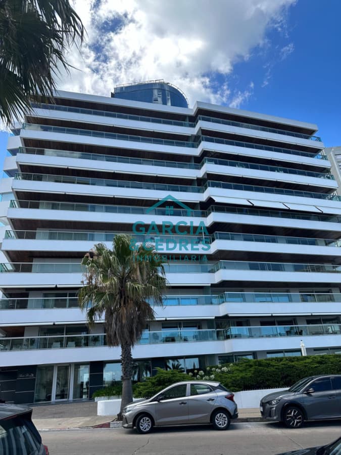 Edificio Puerto Punta -Exclusivo Apartamento 4 Dormitorios + Servicio Completo