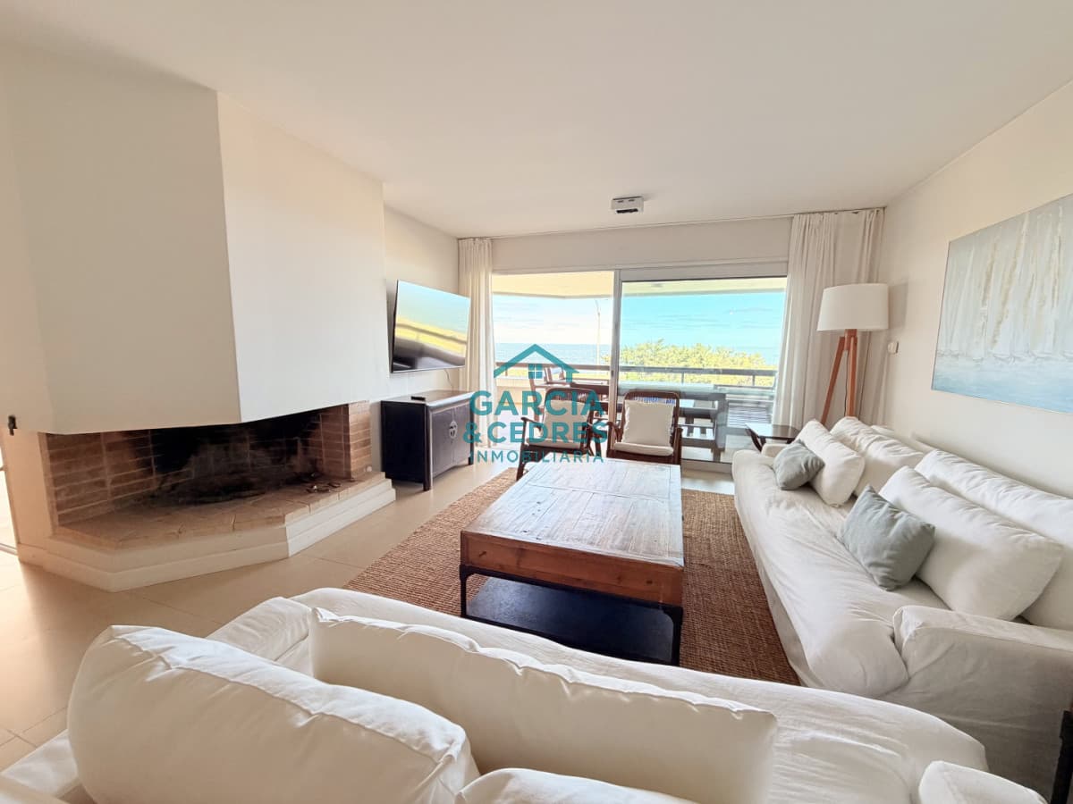 Apartamento de 4 dormitorios frente al mar - Punta del Este