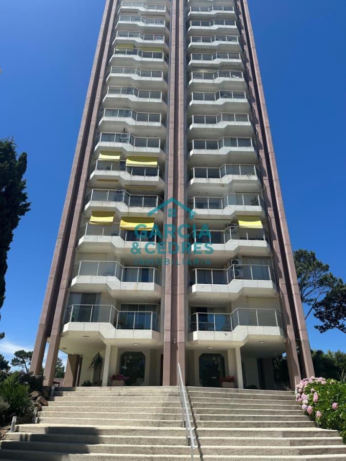 VENDO APTO EN TORRE MARFIL DE 3 DORM + 2 BAÑOS