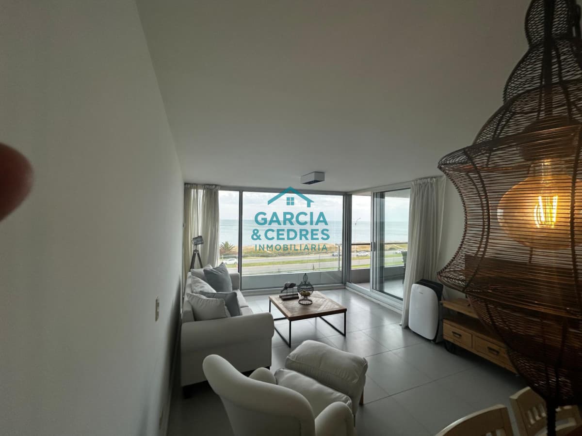 Apto Torre Lumiere Frente a Playa Mansa 2 Dorm + Dependencia de servicio