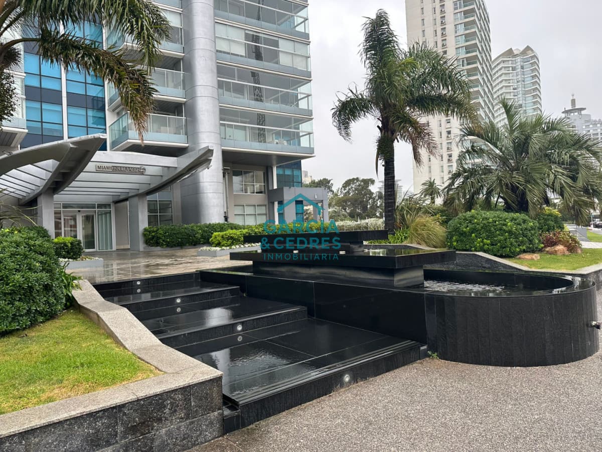 Miami Boulevard, Punta del Este.  Apartamento de 2 dormitorios y 2 baños