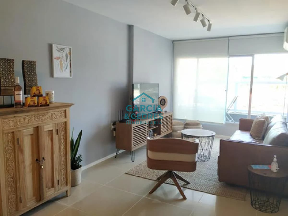 Moderno apartamento sobre Av. Roosevelt - Punta del Este