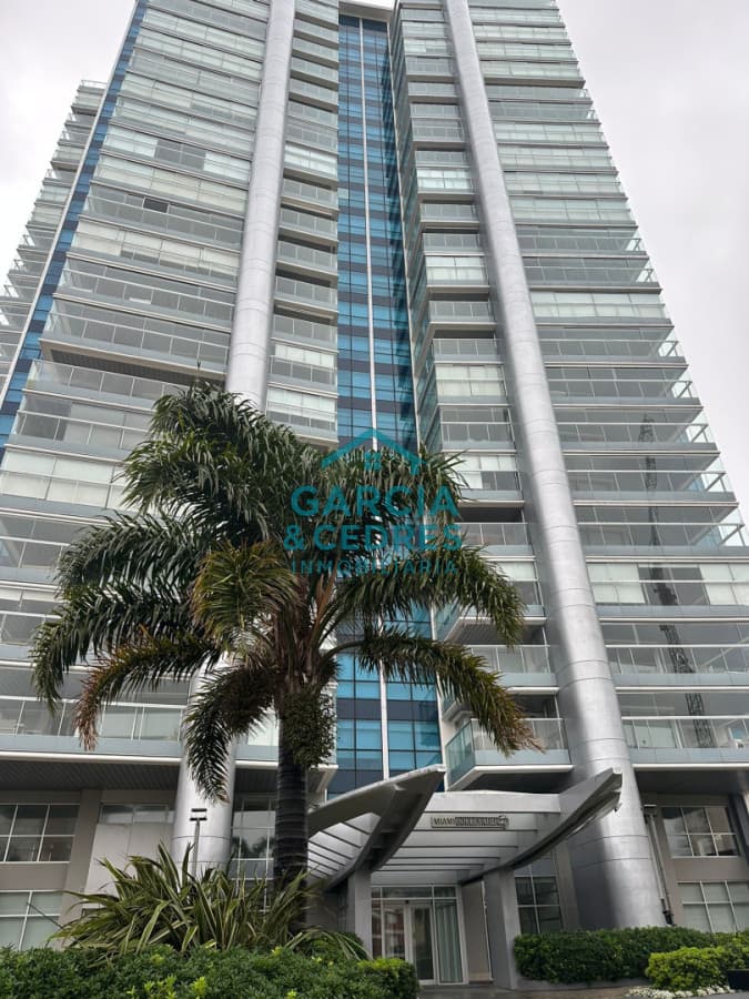 Miami Boulevard, Punta del Este.  Apartamento de 2 dormitorios y 2 baños