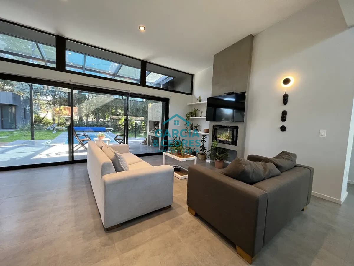 CASA LUGANO CERCA PUNTA SHOPPING