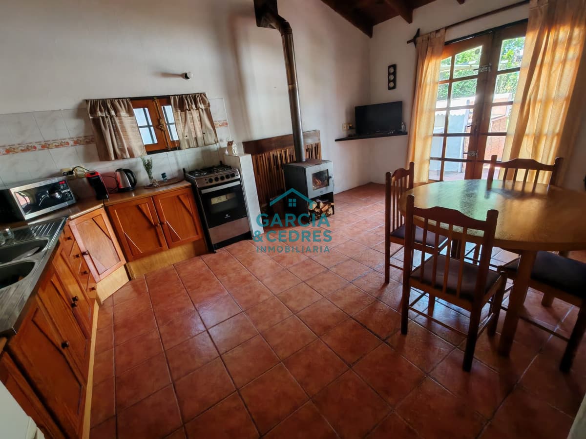 ALQUILO CASA EN ALTOS DEL PINAR DE 3 DORM Y 2 BAÑOS A 5 CUADRAS DEL MAR   -