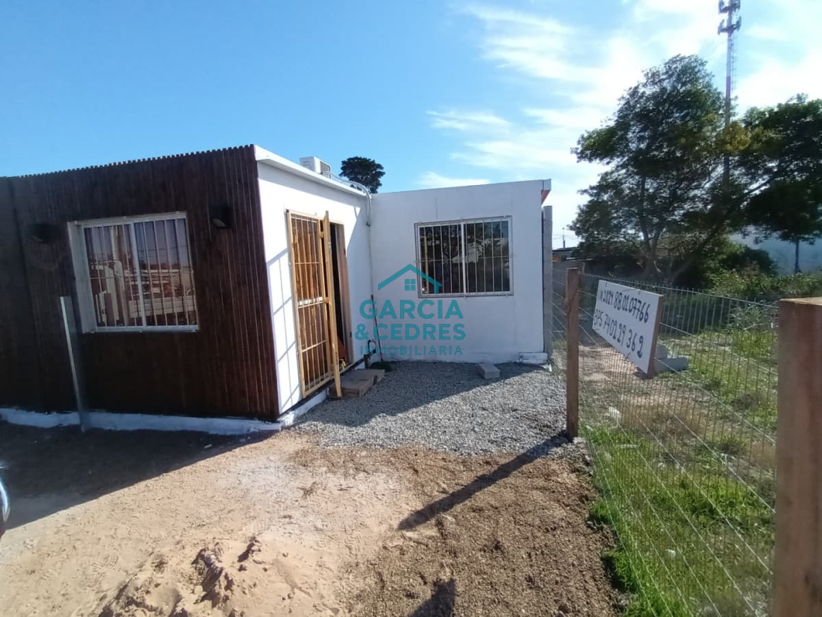 Vendo complejo en 4 H de 4 casas de 1 dorm con renta incluida