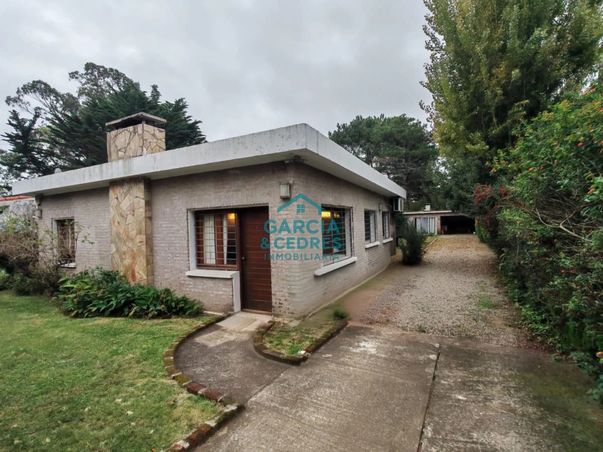 Casa en Nuevo Cantegril 3 dorm+3 baños . Barbacoa Cerrada