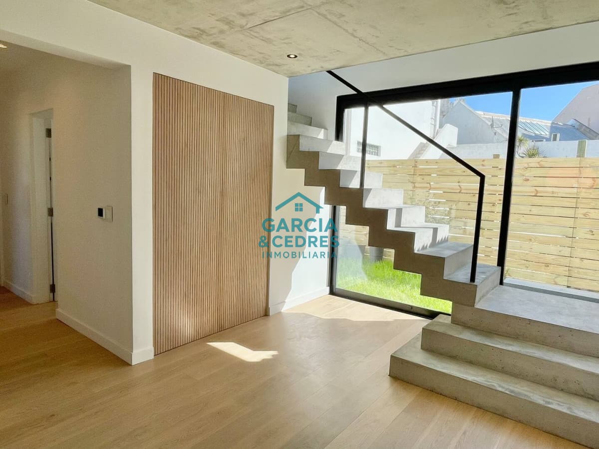 ALQUILO POR TEMPORADA HERMOSA Y MODERNA CASA EN MONTOYA