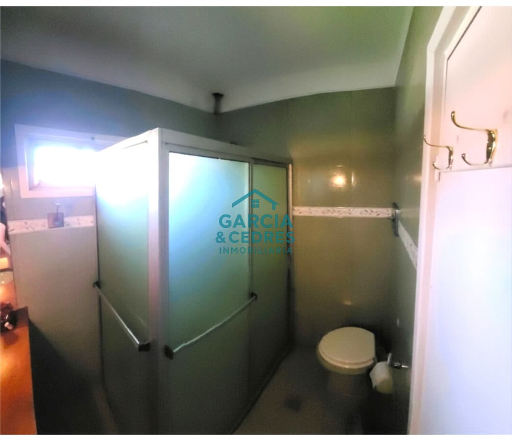 Casa +  2 apto para rentar + Galpon y Terreno al Fondo para construir