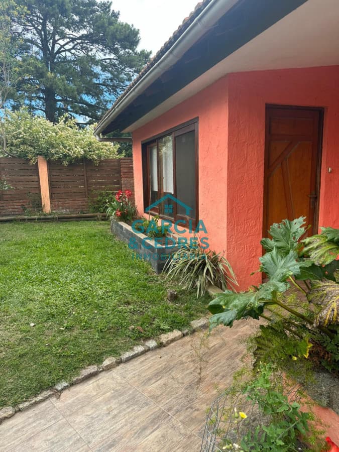 OPORTUNIDAD !!! VENTA DE EXCELENTE  CASA EN PIRIAPOLIS  ,