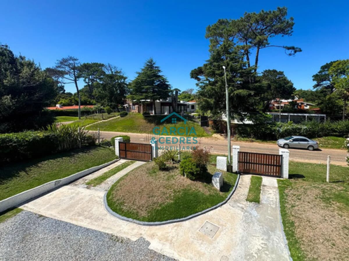Casa de 6 dormitorios en Cantegril, Punta Del Este,