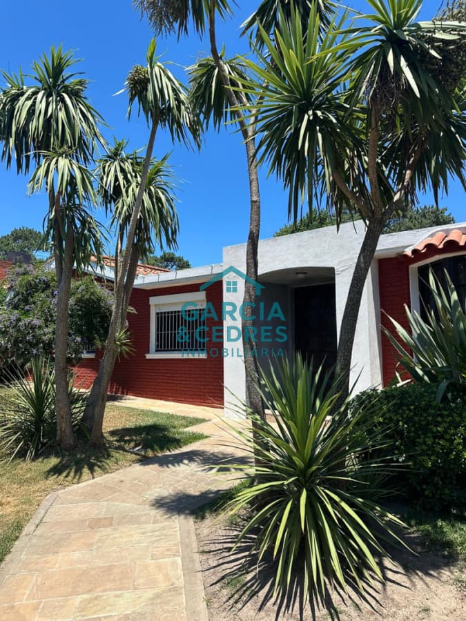 OPORTUNIDAD EN BARRIO CANTEGRIL . VENDO CASA DE 3 DORM. Y 3 BAÑOS EN ZONA DE COLEGIOS, FACULTADES Y CENTROS DE SALUD