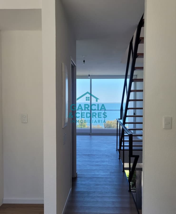 EXCEPCIONAL CASA EN CERRO SAN ANTONIO 3 DORM Y 3 BAÑOS CON VISTAS AL MAR INIGUALABLES
