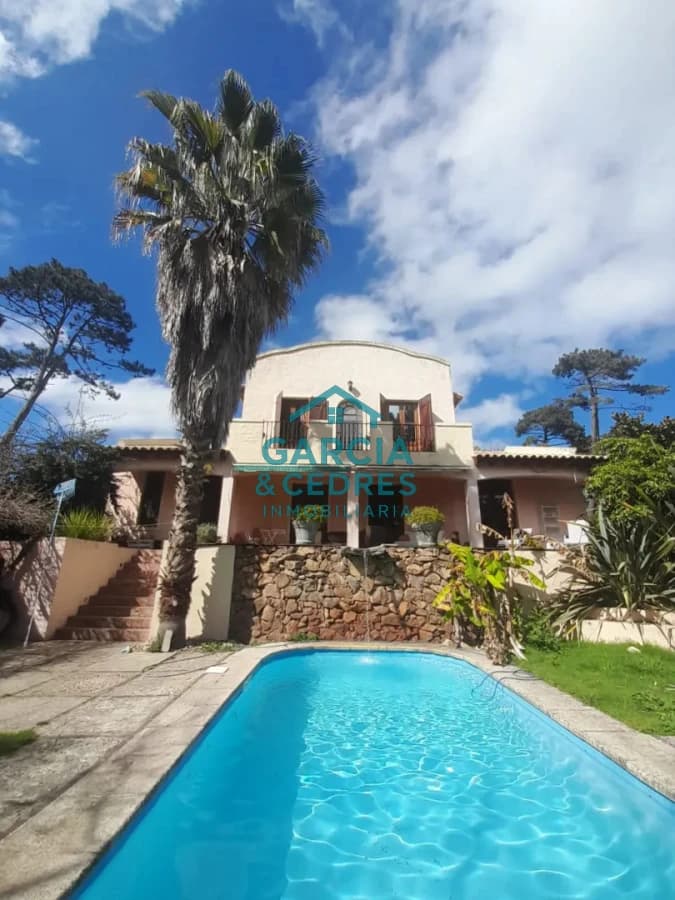 Casa con piscina y gran jardín - Jardines de Cordoba, Punta del Este