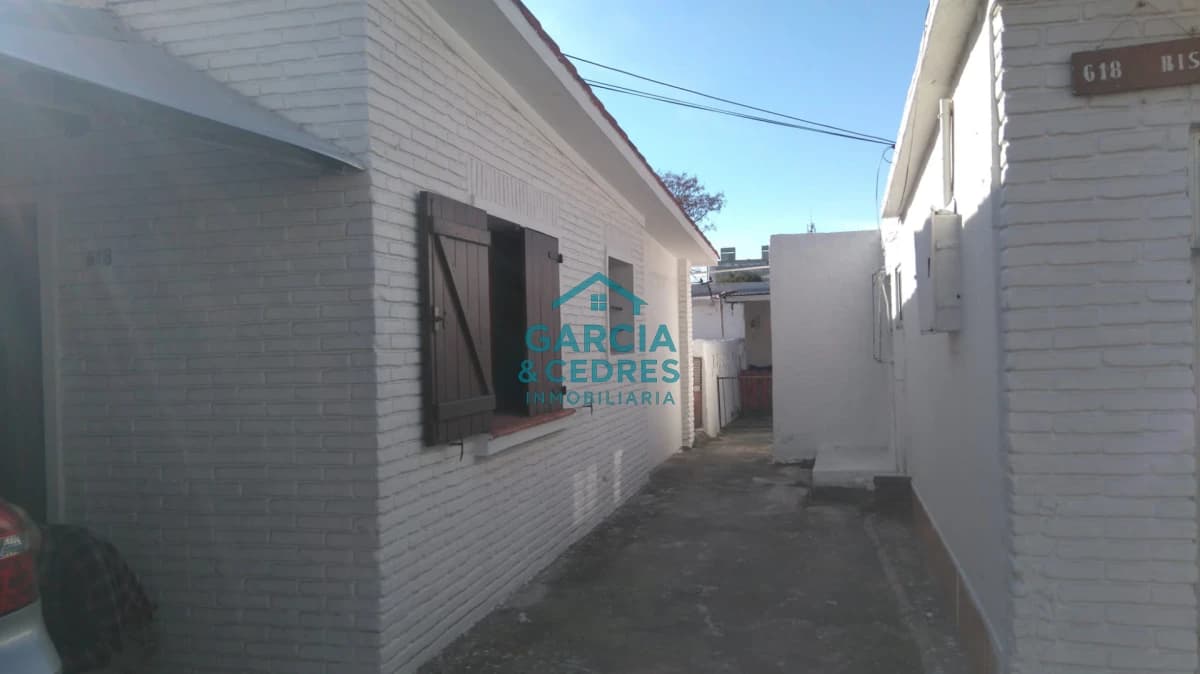 Casa Principal + Apto al fondo, otro al costado y Local Comercial