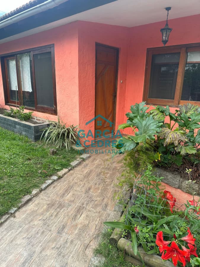 OPORTUNIDAD !!! VENTA DE EXCELENTE  CASA EN PIRIAPOLIS  ,